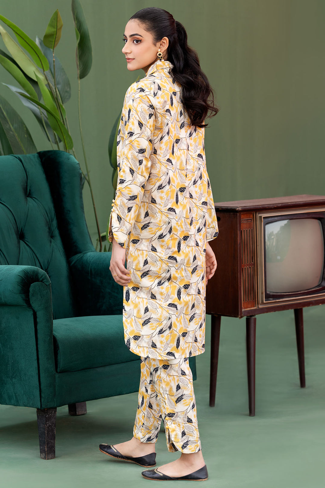 4569-AMILA DIGITAL PRINTED LAWN STITCHED