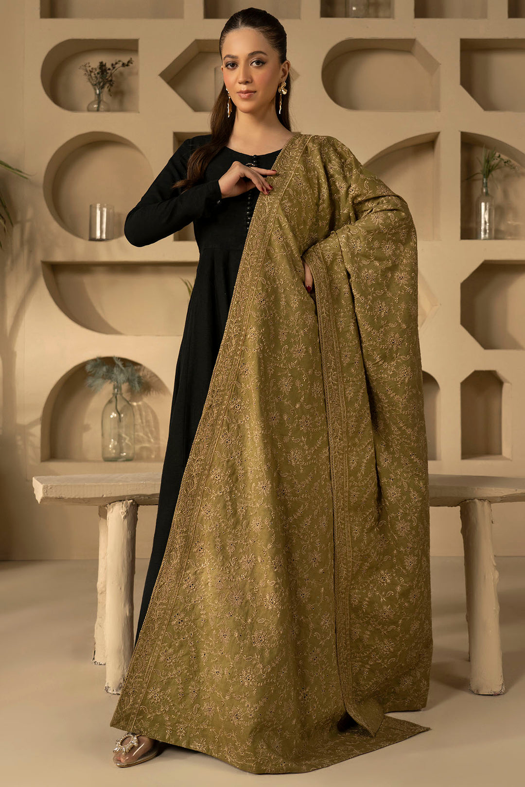 4906-YALINA EMBROIDERED KHADDAR SHAWL