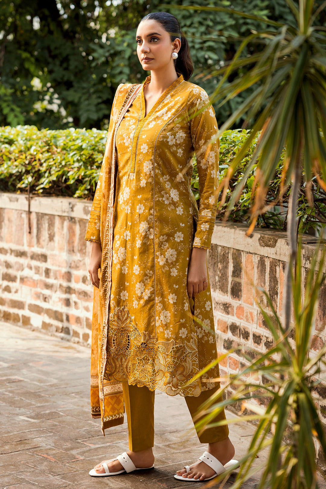 4990-EINAZ DIGITAL PRINTED CAMBRIC UNSTITCHED