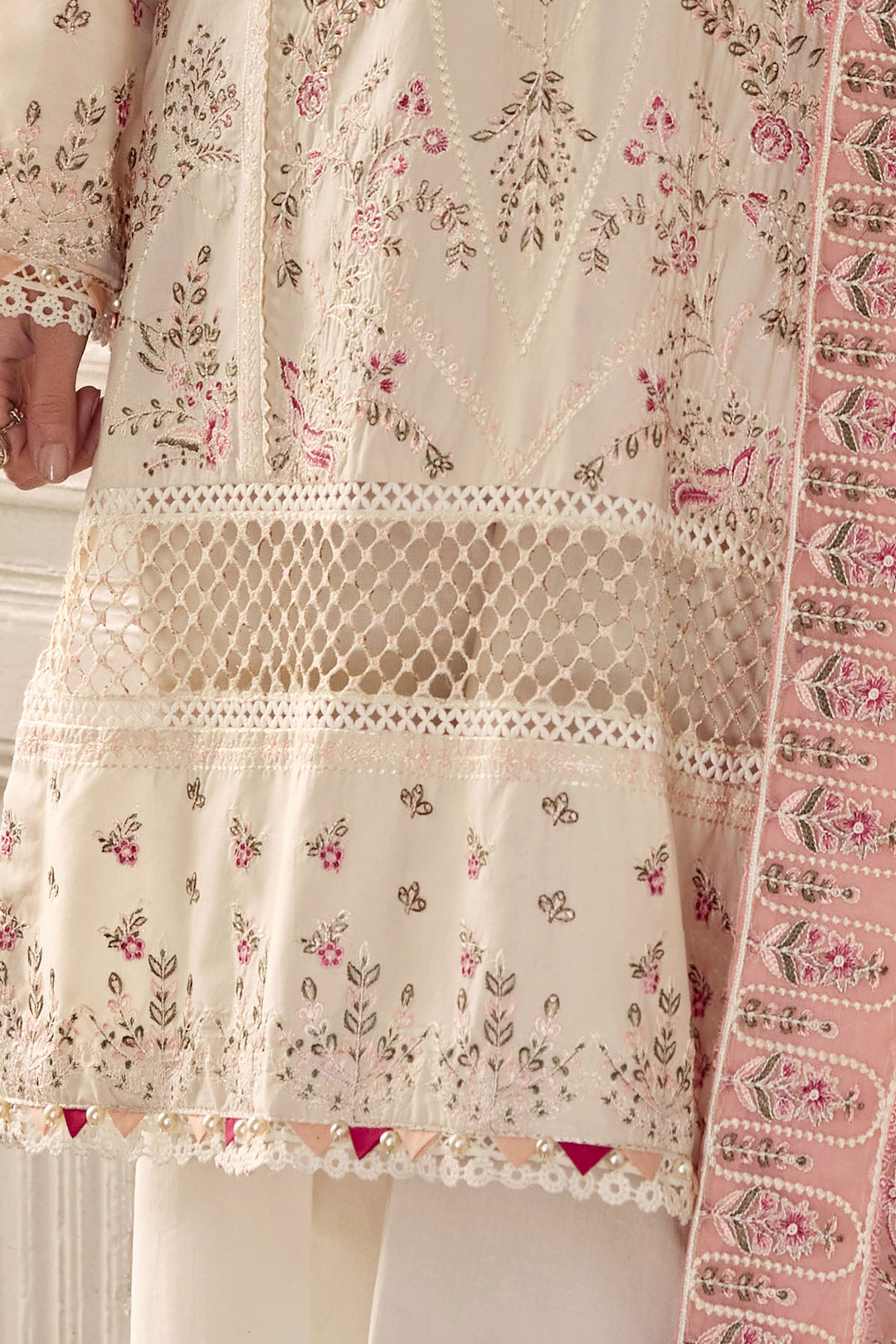 4043-JAHAN EMBROIDERED LAWN STITCHED
