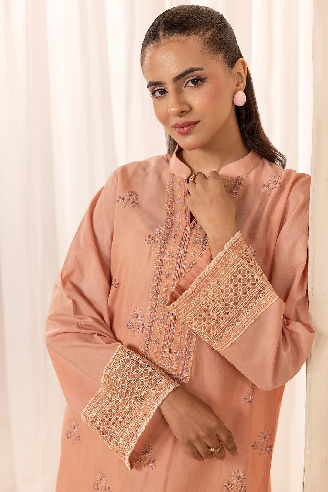 4223-CAROLINA EMBROIDERED LAWN STITCHED