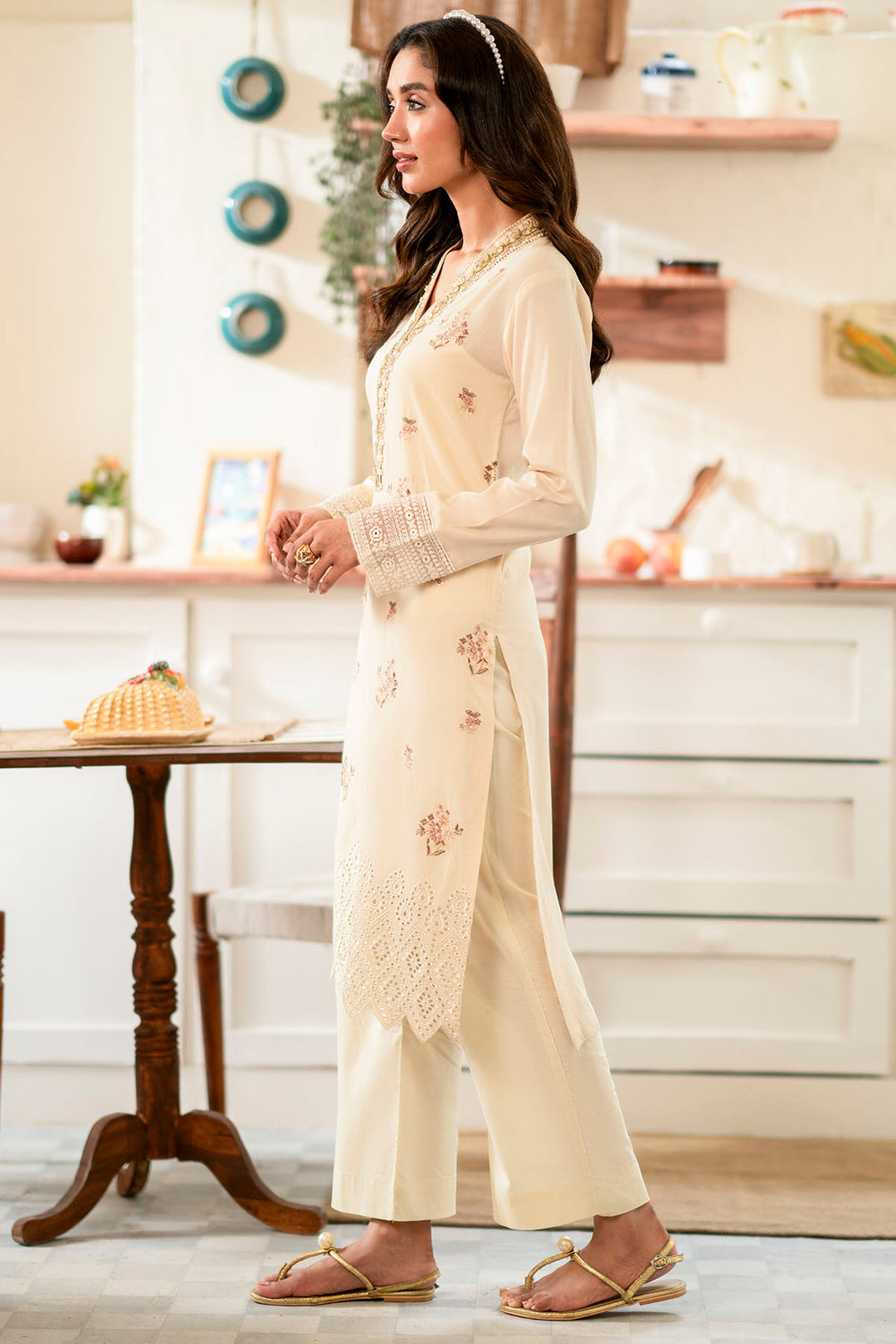 4226-AFRI EMBROIDERED LAWN STITCHED