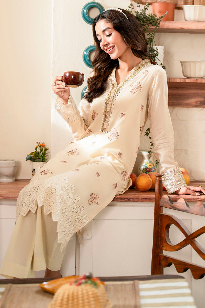 4226-AFRI EMBROIDERED LAWN STITCHED