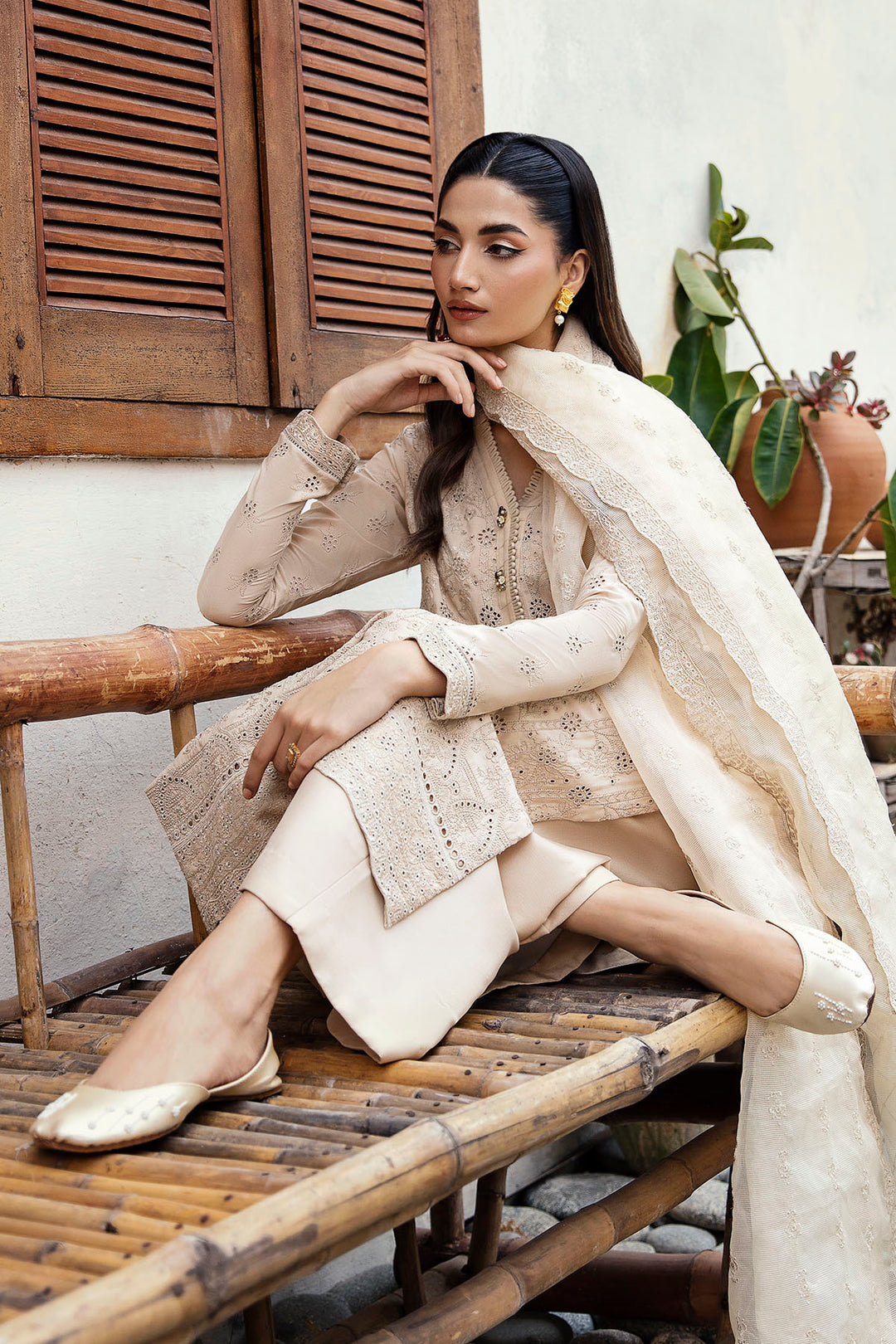 4267-MARVI EMBROIDERED LINEN UNSTITCHED