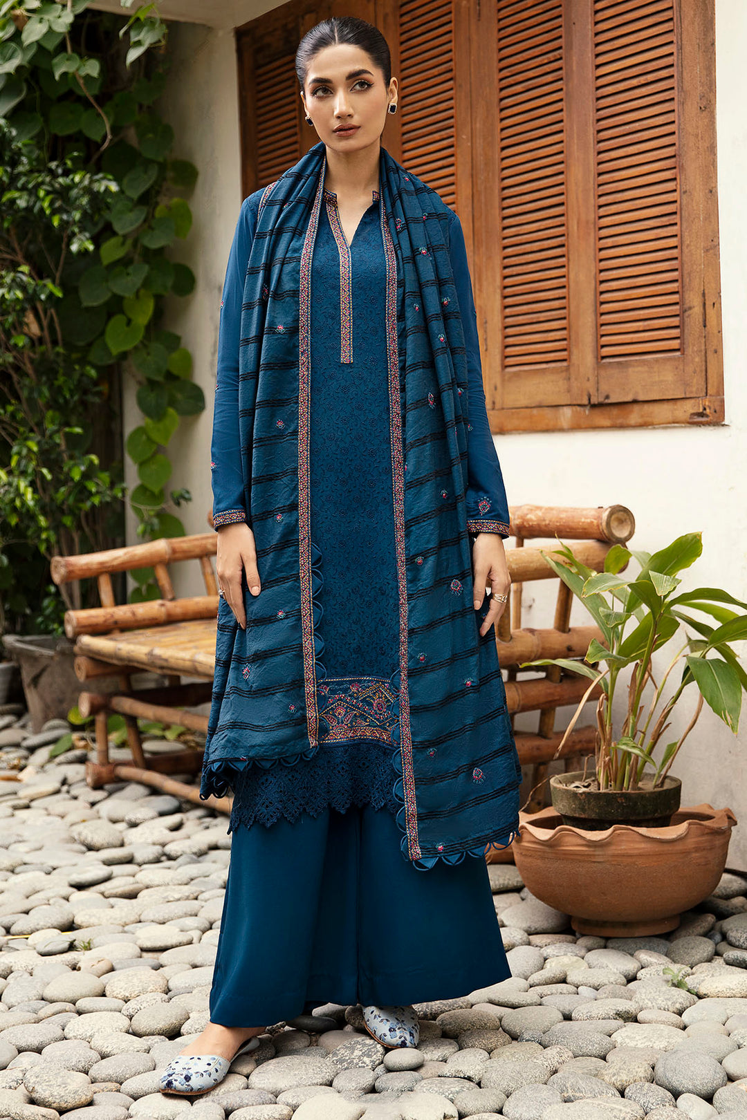 4274-ODETLE EMBROIDERED LINEN UNSTITCHED