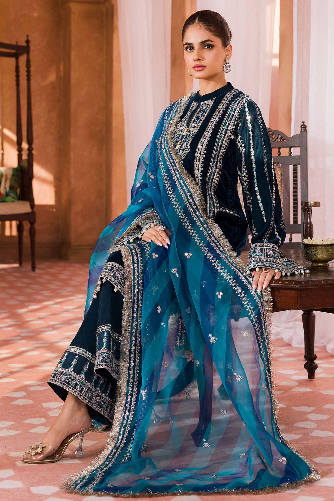 4401-ARZOO EMBROIDERED VELVET STITCHED