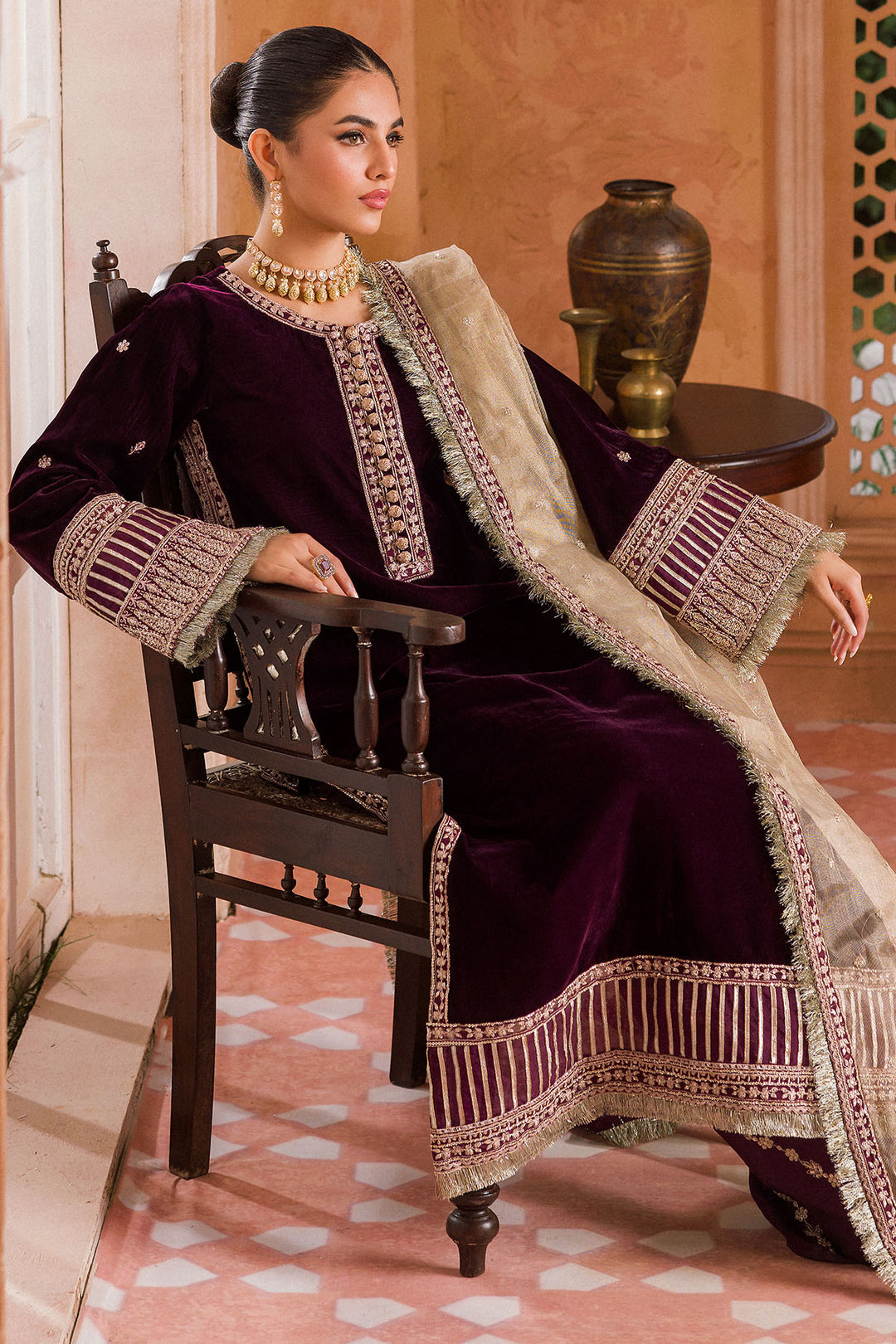 4402-AFSEEN EMBROIDERED VELVET STITCHED