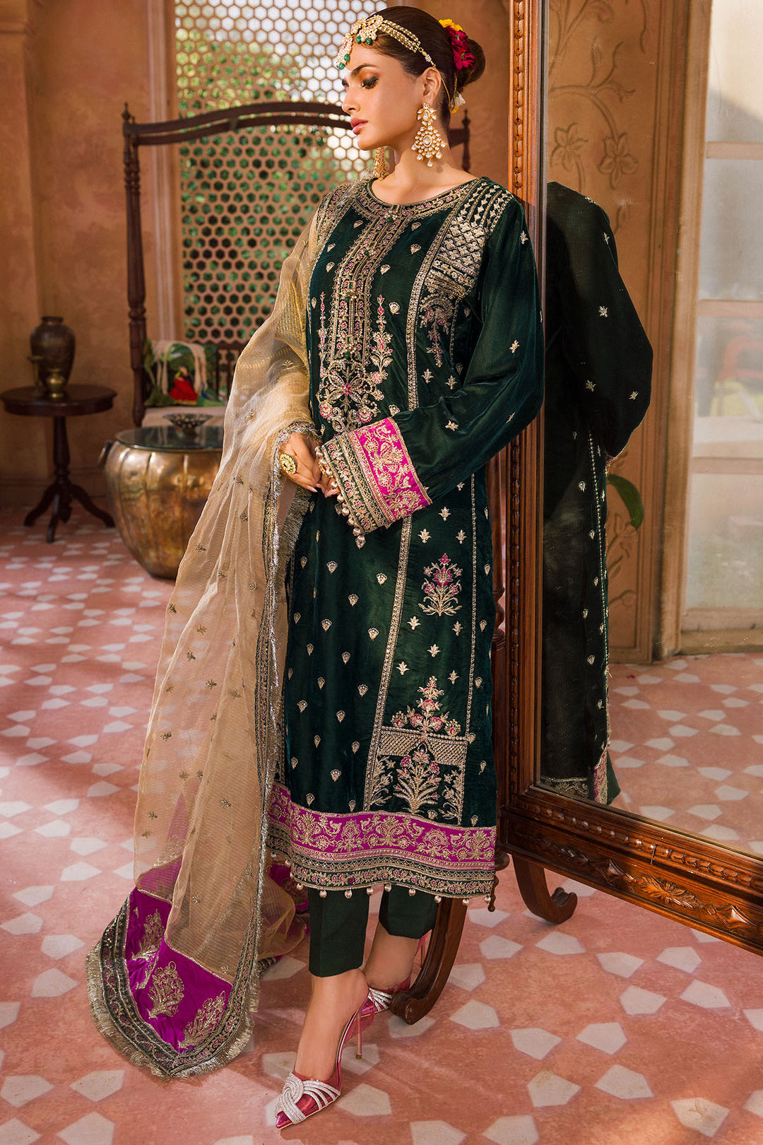 4403-MEHRUN-NISA EMBROIDERED VELVET STITCHED