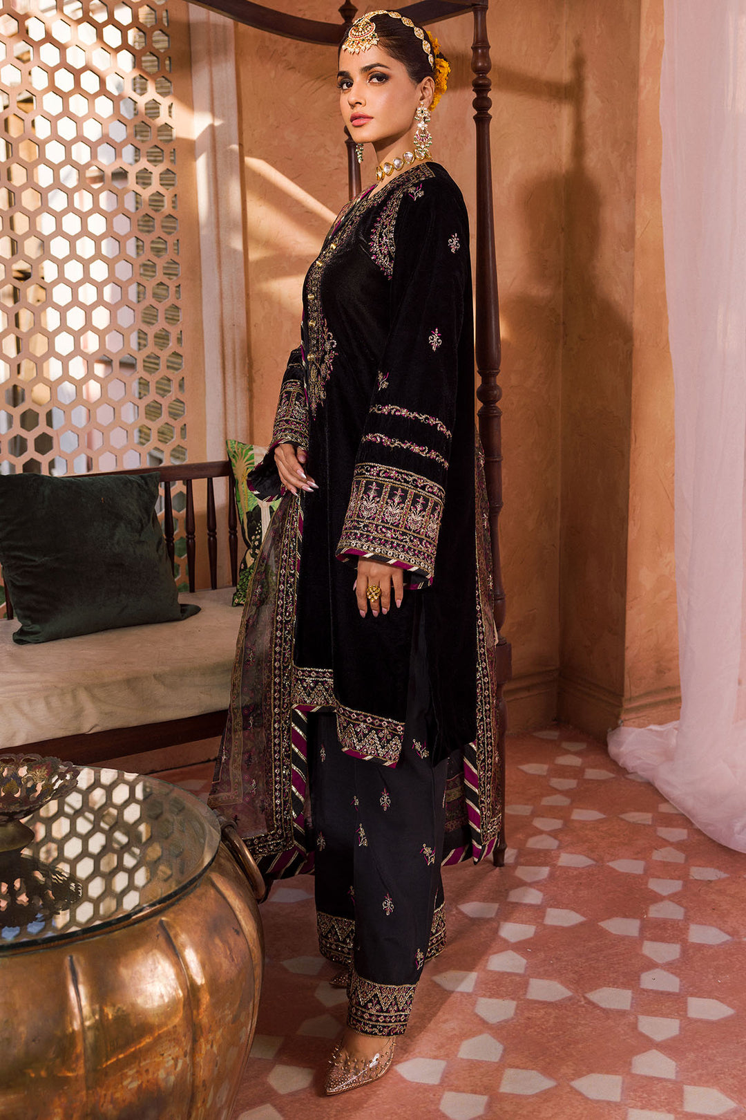 4404-FINCH EMBROIDERED VELVET STITCHED