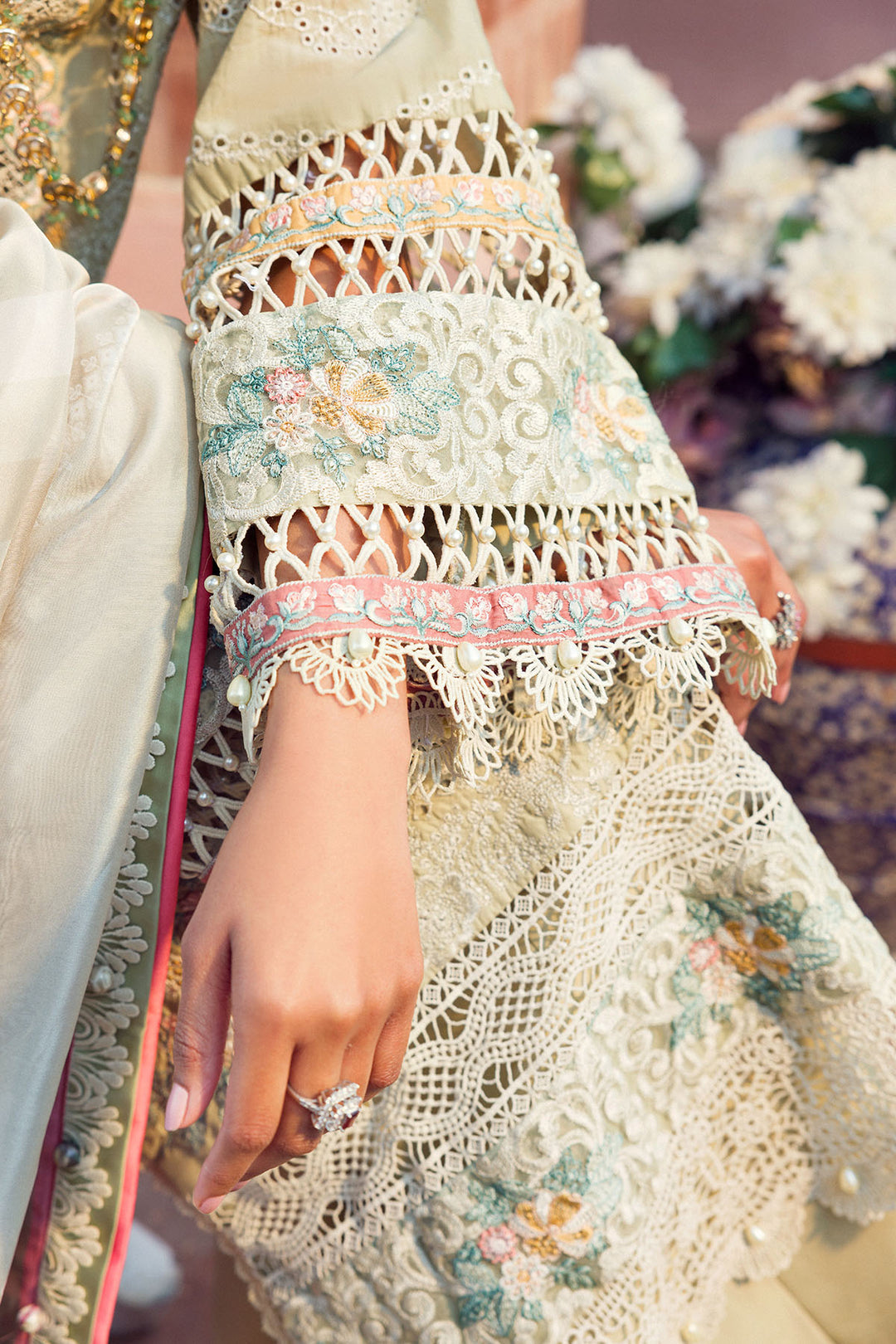 4427-ZAIB EMBROIDERED LAWN STITCHED