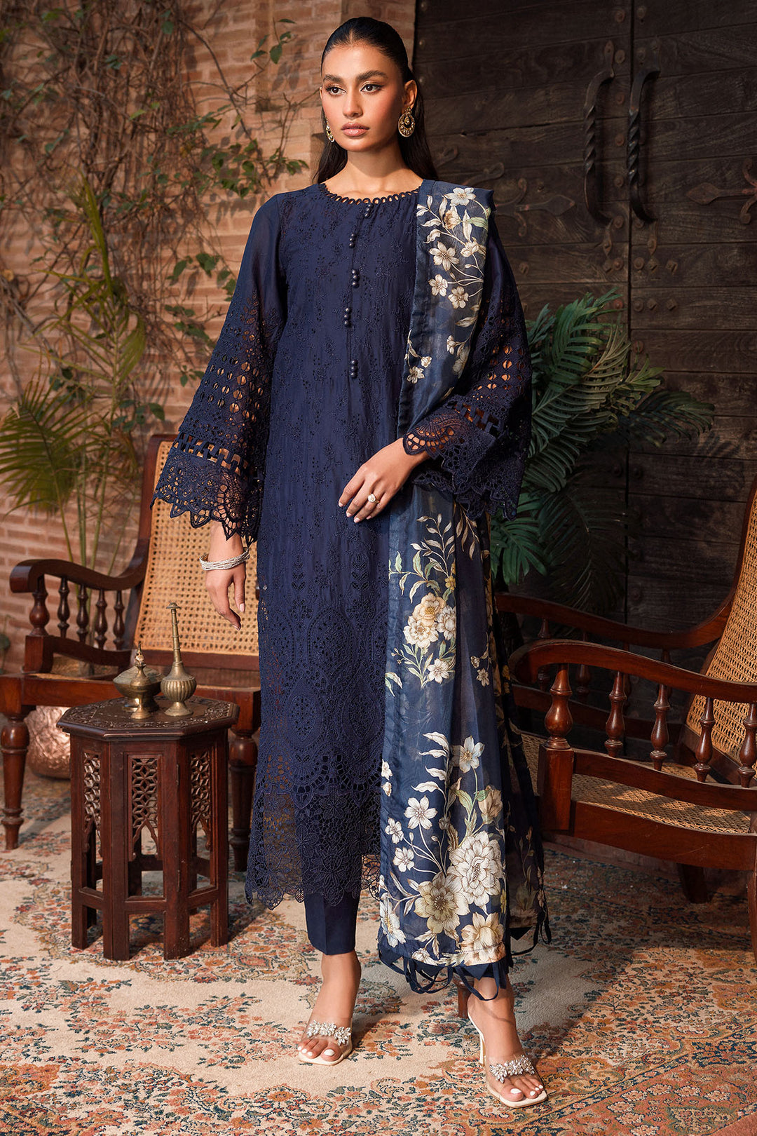 4440-ULFAT EMBROIDERED LAWN STITCHED