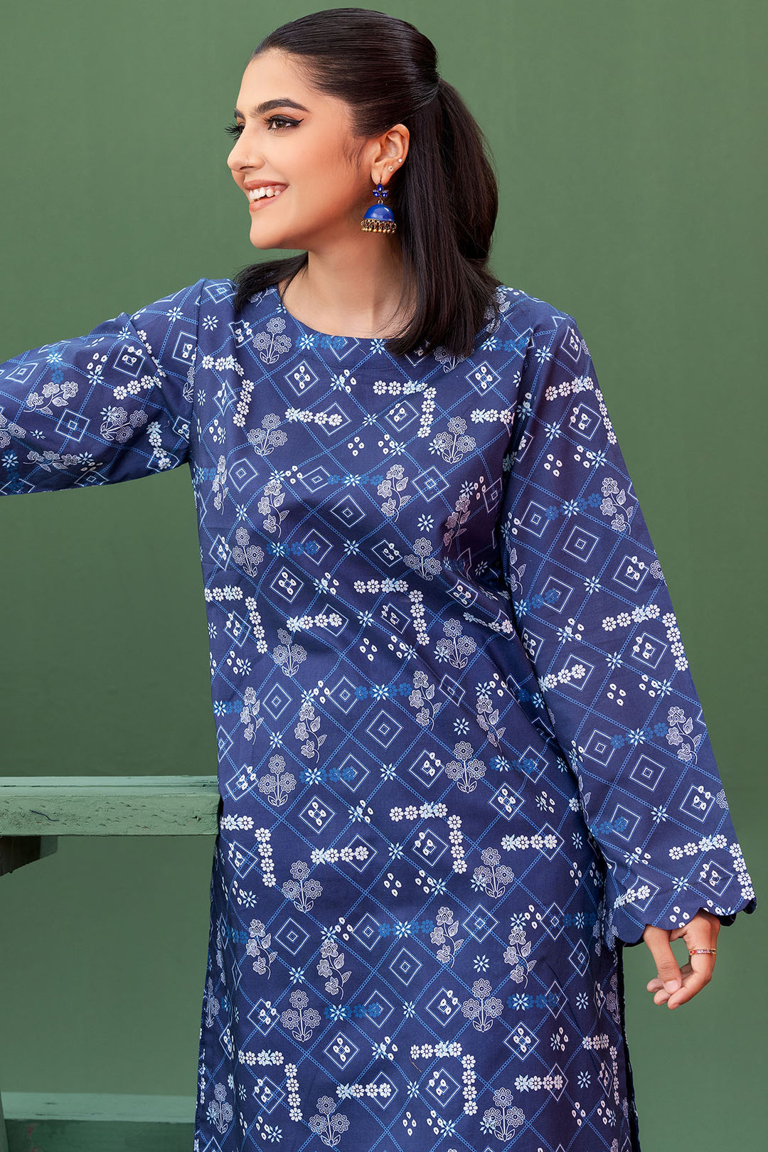 4554-LEELA DIGITAL PRINTED LAWN STITCHED