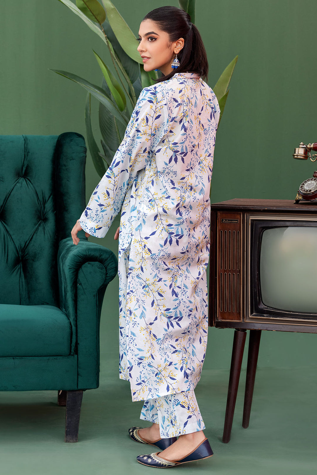 4557-XENA DIGITAL PRINTED LAWN STITCHED