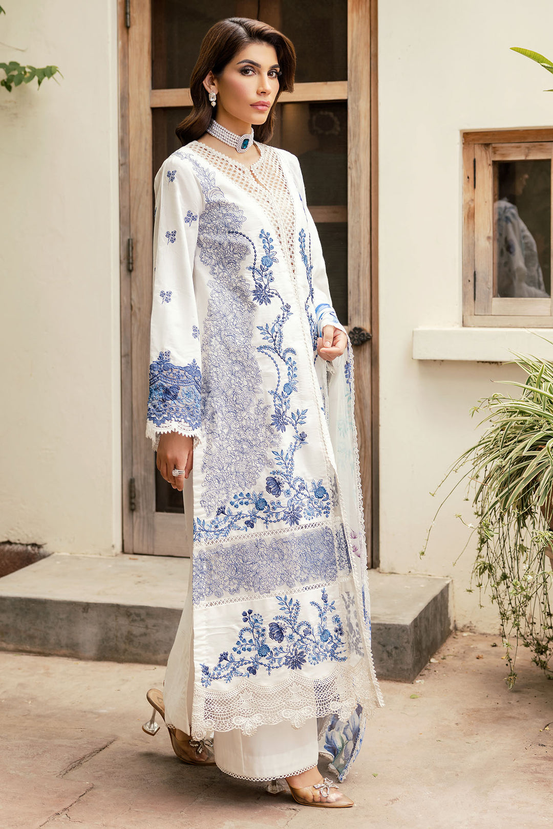 4708-URWA EMBROIDERED LAWN STITCHED