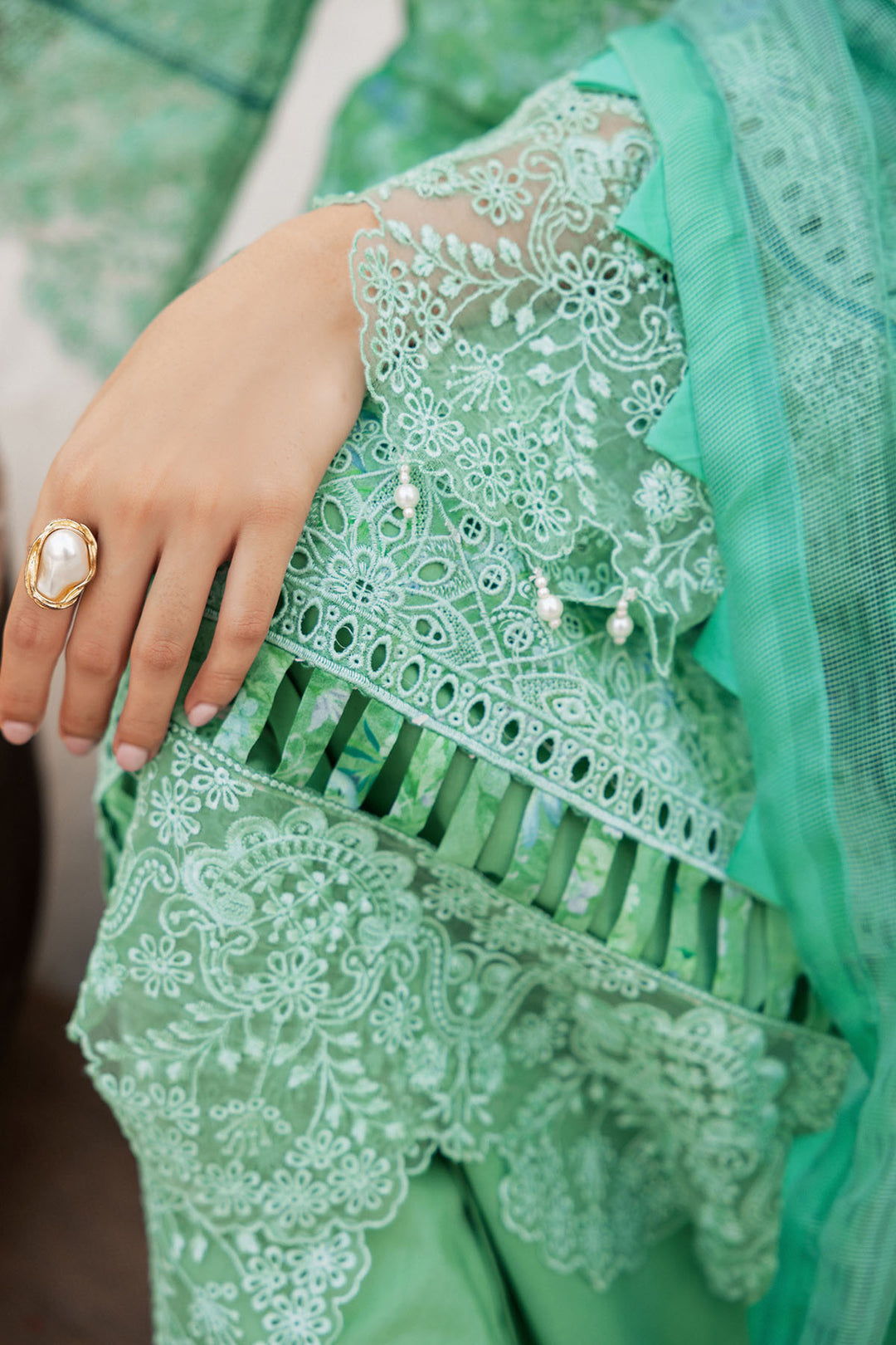 4726-DIYANA EMBROIDERED LAWN STITCHED