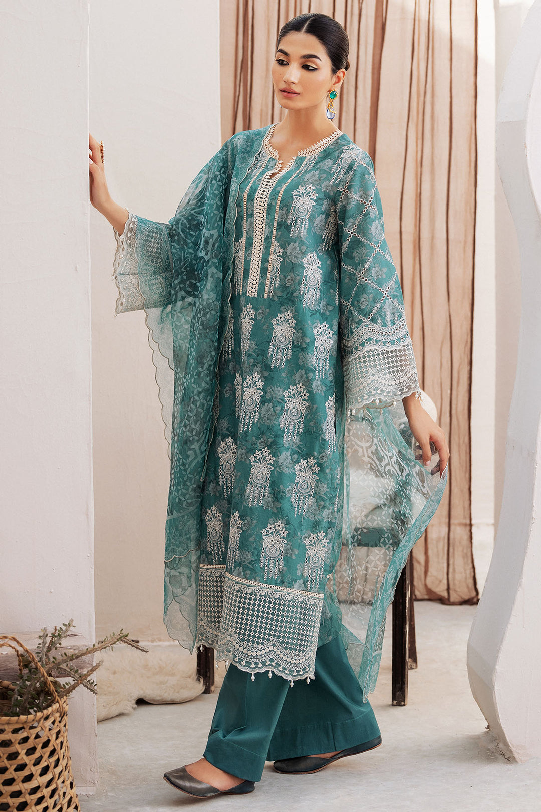 4728-MINHA EMBROIDERED LAWN STITCHED