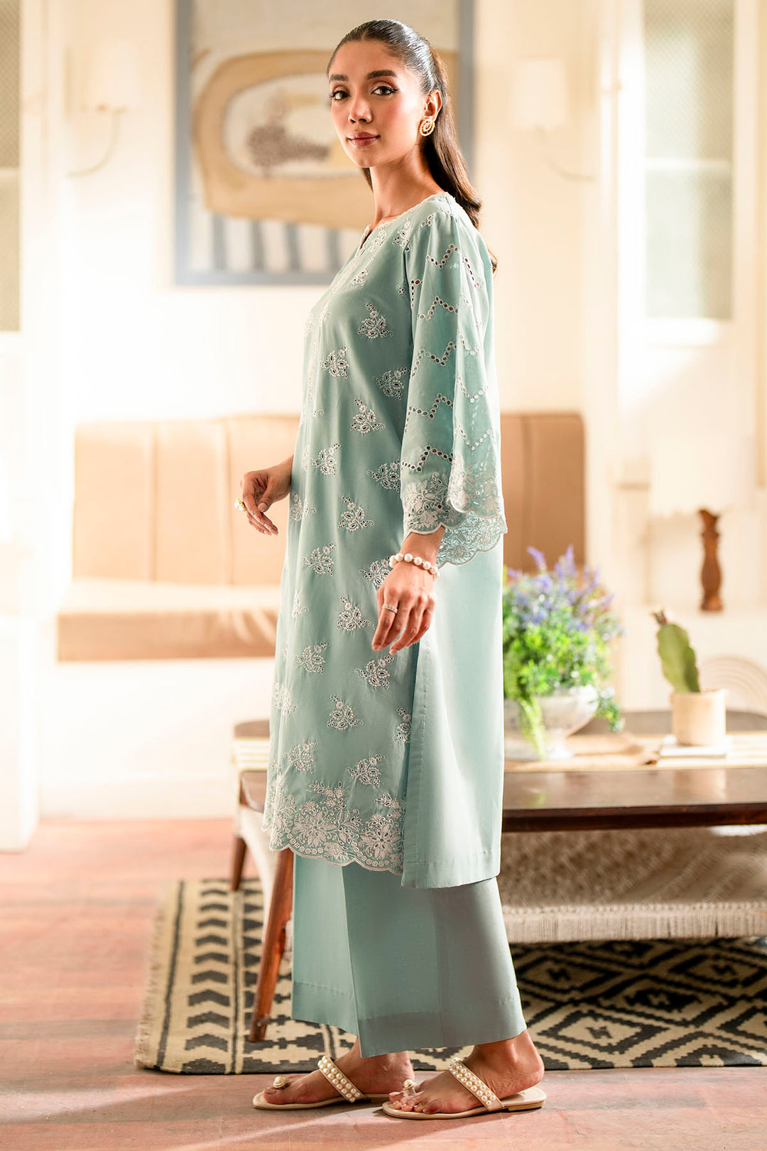 4777-RUHI EMBROIDERED CAMBRIC STITCHED