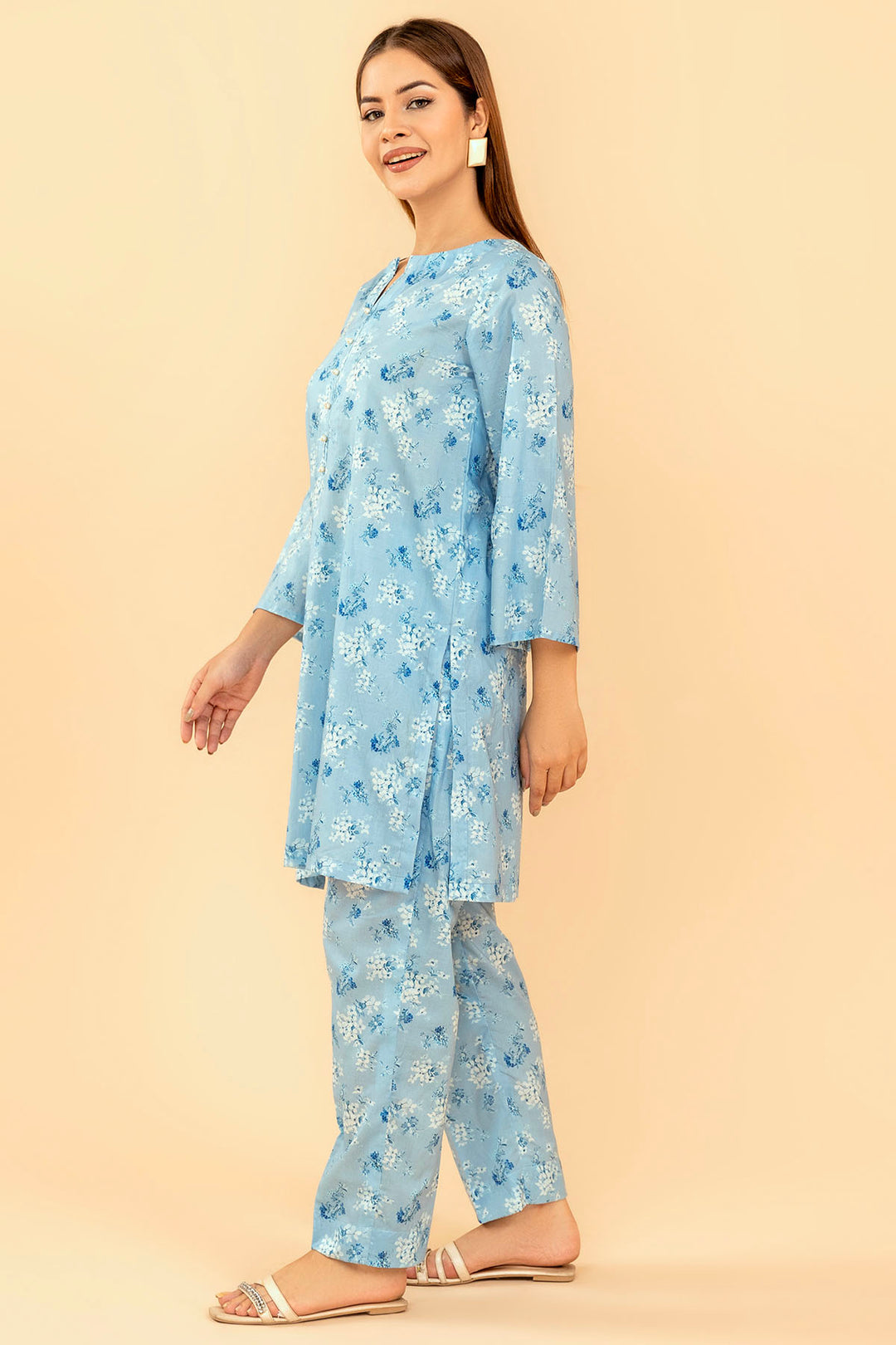 4843-AMNA DIGITAL PRINTED LAWN UNSTITCHED