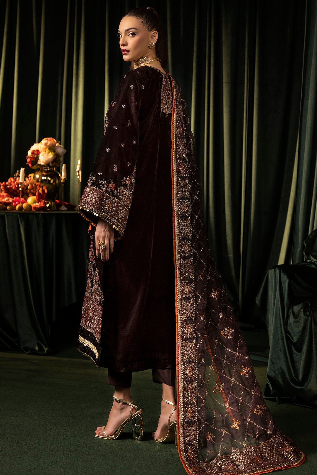 5091-AAHANA EMBROIDERED VELVET UNSTITCHED