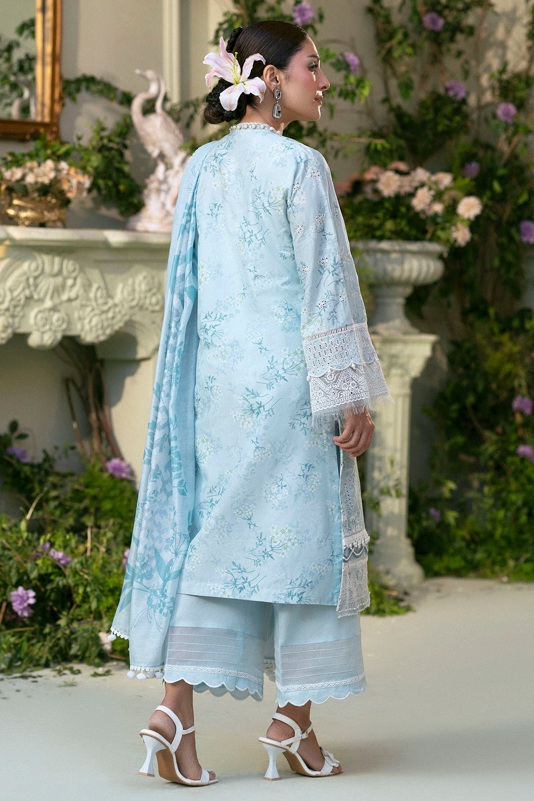 5425-LAVENDER EMBROIDERED LAWN UNSTITCHED