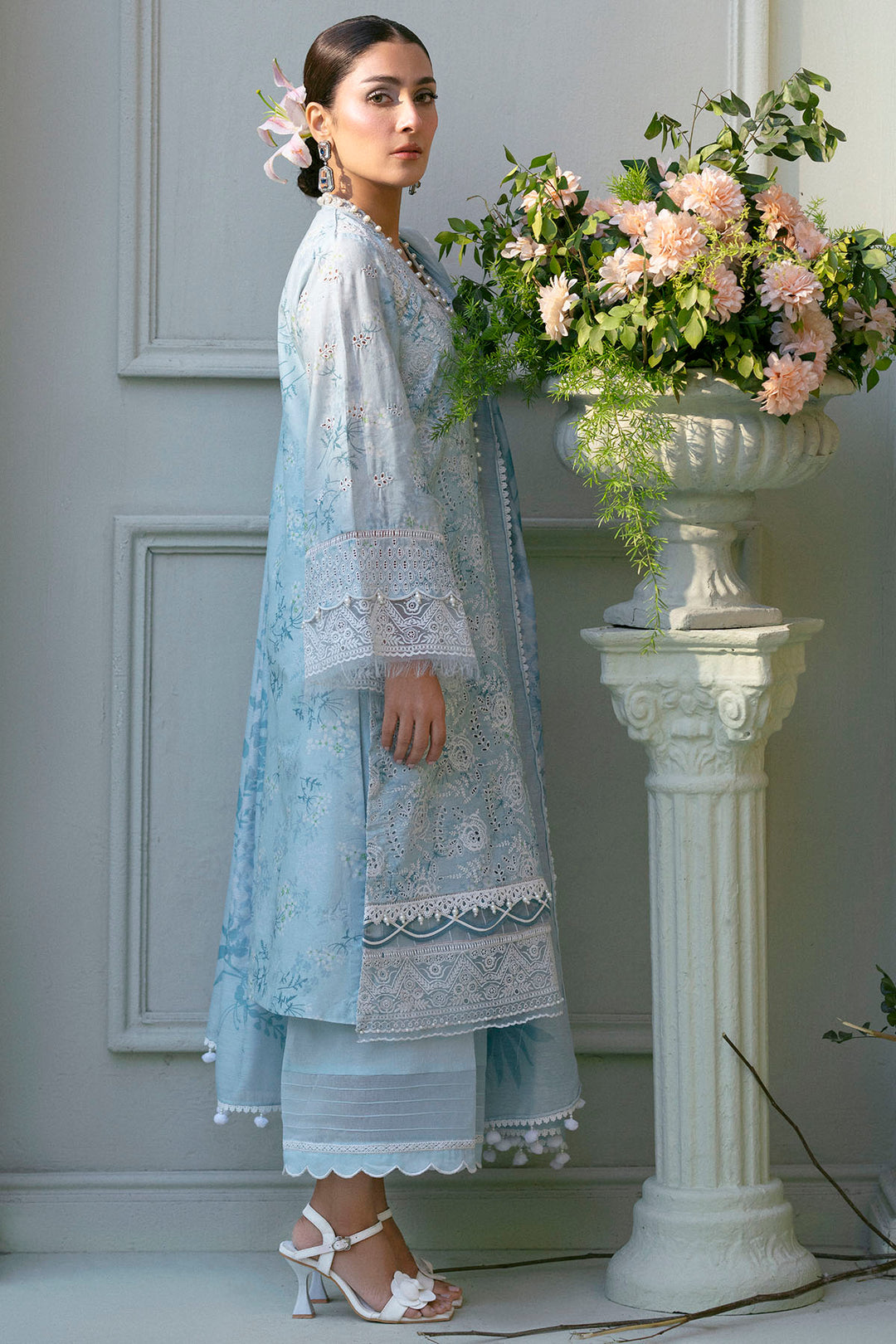 5425-LAVENDER EMBROIDERED LAWN UNSTITCHED