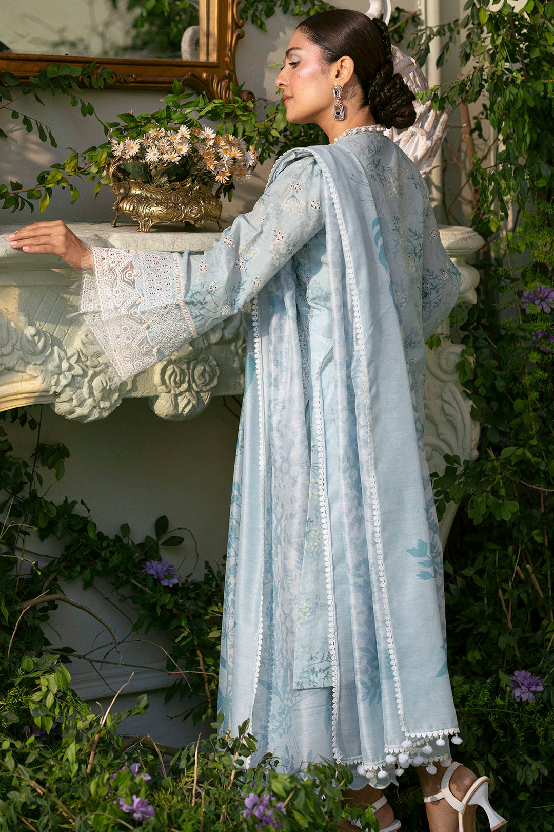 5425-LAVENDER EMBROIDERED LAWN UNSTITCHED