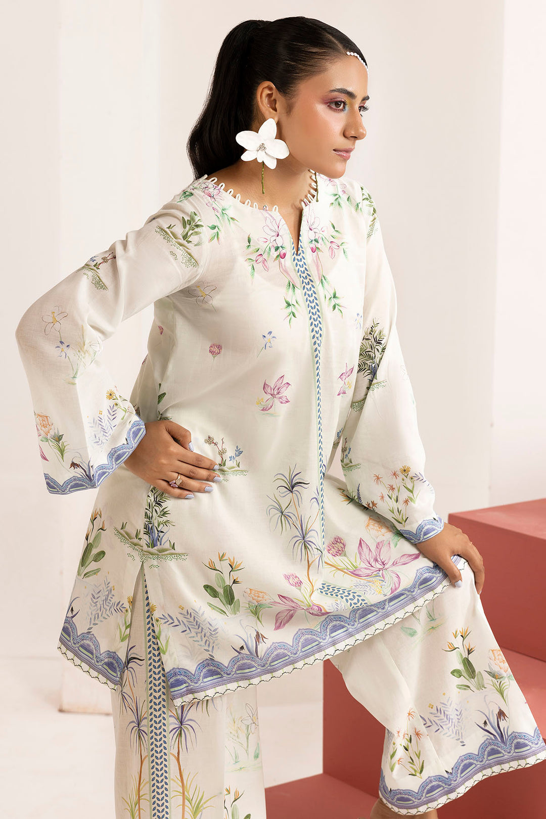 5616-PEARL DIGITAL PRINTED CAMBRIC STITCHED