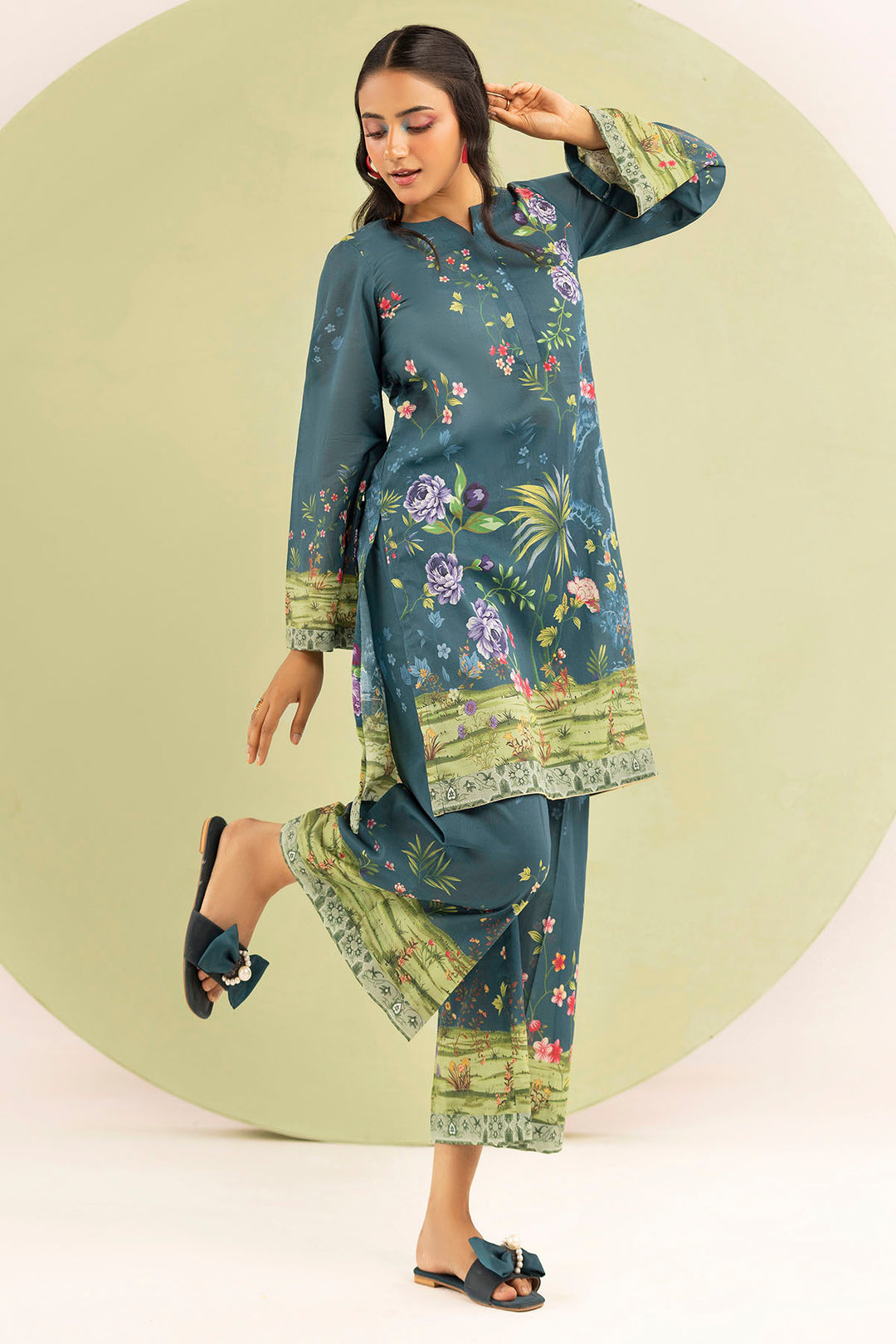 5620-LEO DIGITAL PRINTED CAMBRIC STITCHED
