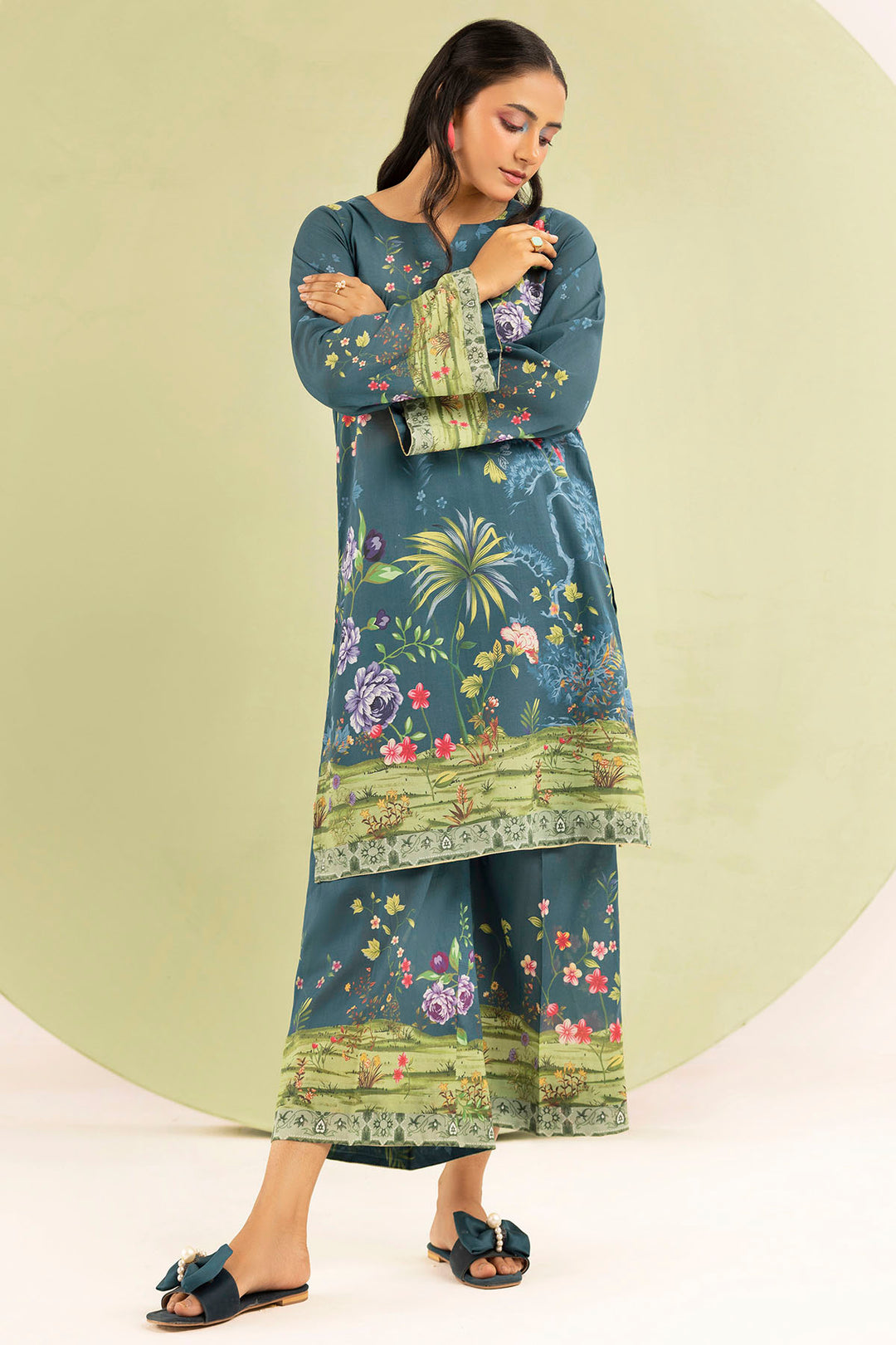 5620-LEO DIGITAL PRINTED CAMBRIC STITCHED