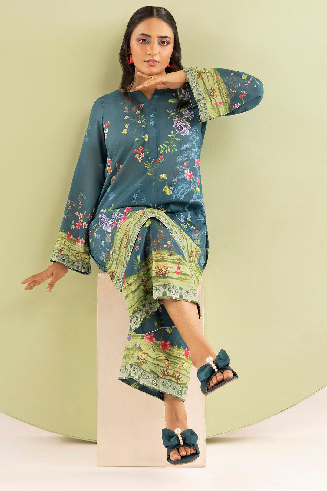 5620-LEO DIGITAL PRINTED CAMBRIC STITCHED