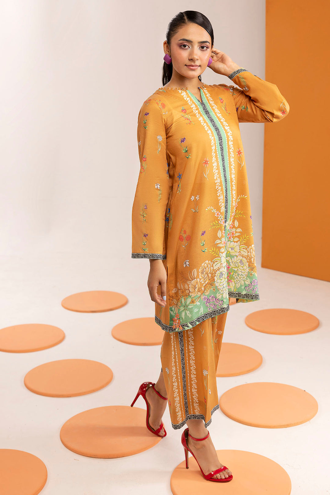 5623-ONYX DIGITAL PRINTED CAMBRIC STITCHED