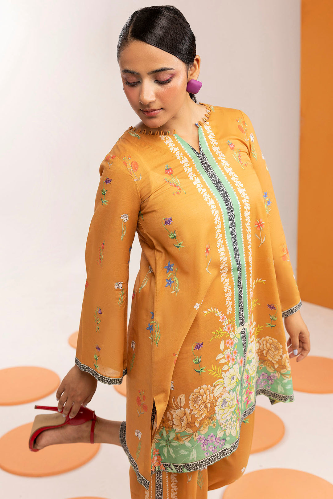 5623-ONYX DIGITAL PRINTED CAMBRIC STITCHED