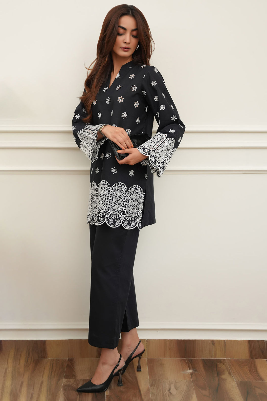 5662-CAREY EMBROIDERED CAMBRIC STITCHED