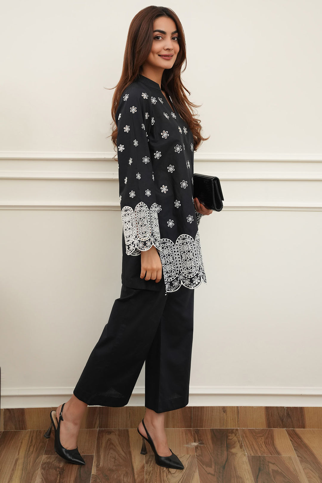 5662-CAREY EMBROIDERED CAMBRIC STITCHED