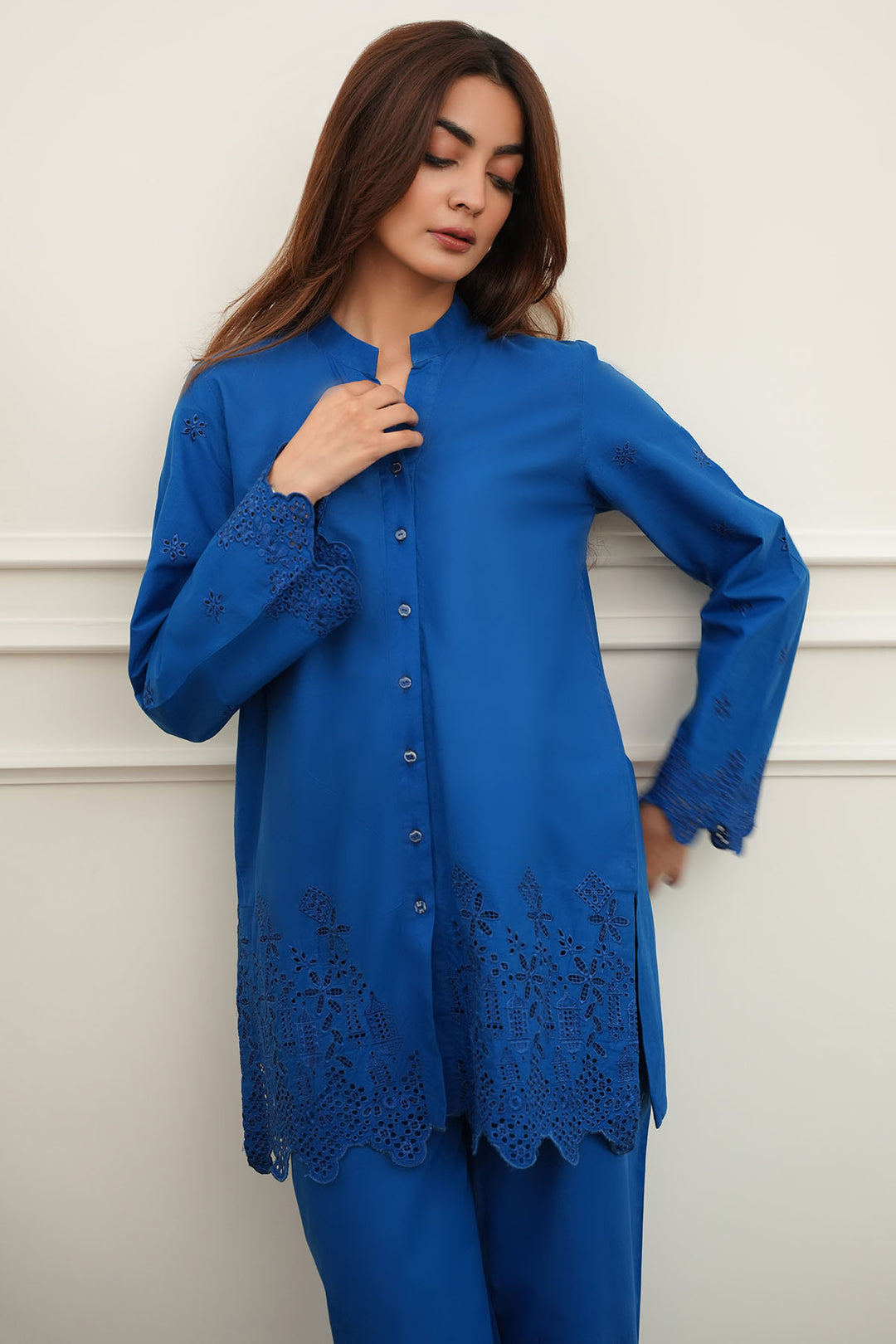 5665-CLEO EMBROIDERED CAMBRIC STITCHED