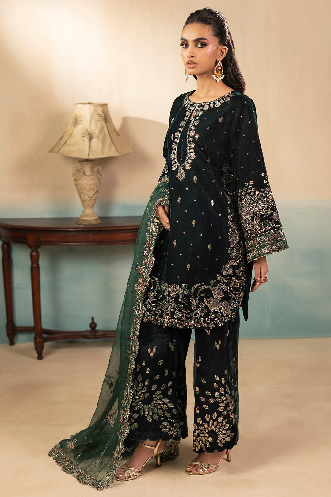5666-AELLA EMBROIDERED VELVET UNSTITCHED