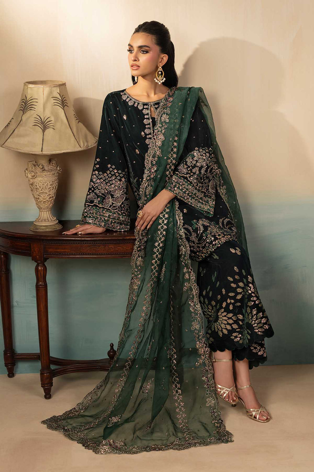 5666-AELLA EMBROIDERED VELVET UNSTITCHED