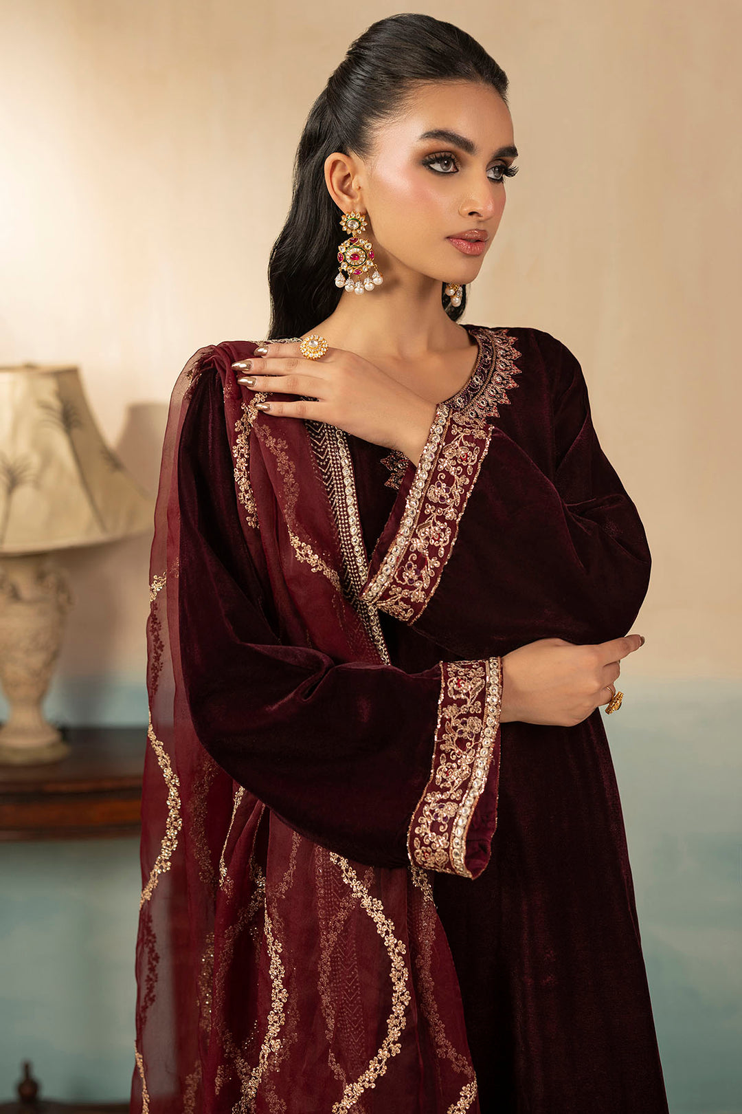 5672-ELSIE EMBROIDERED VELVET UNSTITCHED