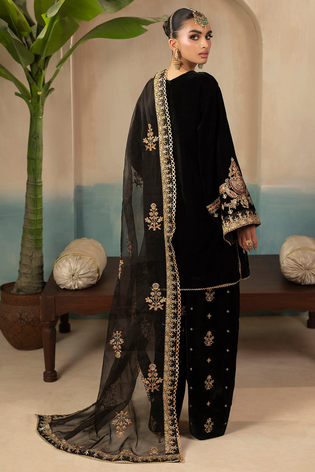 5674-MIRA EMBROIDERED VELVET UNSTITCHED