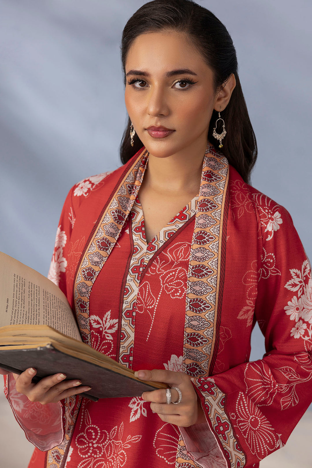 5725-EIRA DIGITAL PRINTED KHADDAR STITCHED