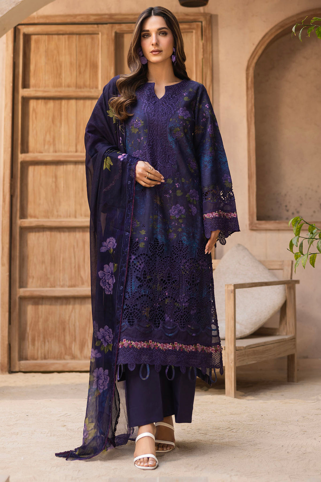 5736-MAJESTY EMBROIDERED LAWN UNSTITCHED