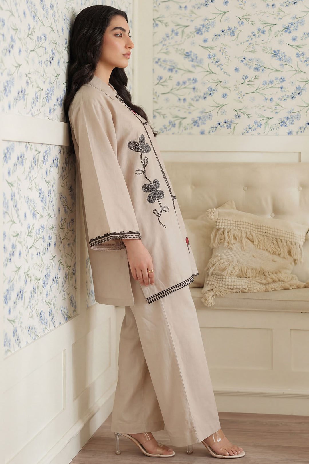 5943-ARIA EMBROIDERED CAMBRIC STITCHED