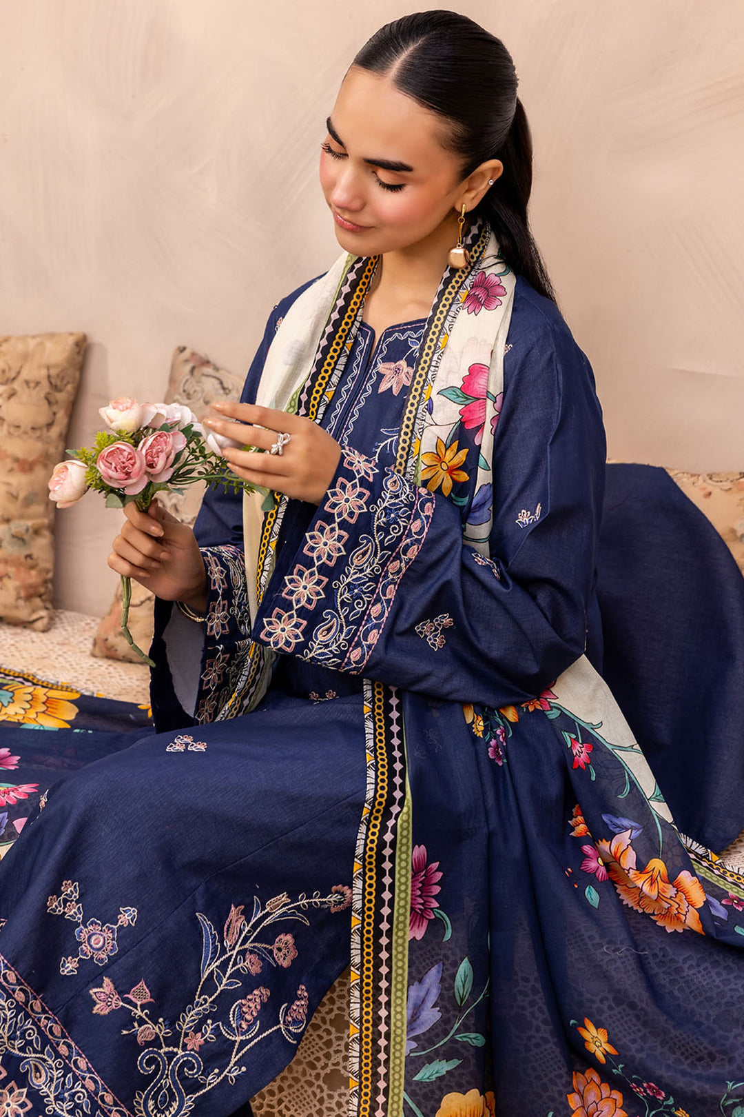 6037-ZOOHI EMBROIDERED LAWN UNSTITCHED