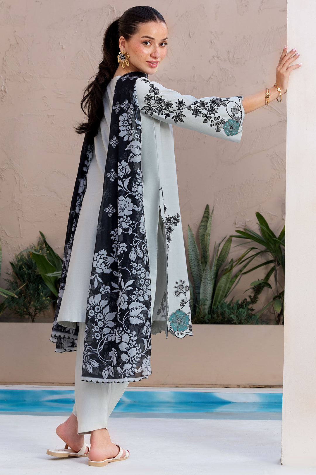 6067-GEORGIA EMBROIDERED LAWN UNSTITCHED