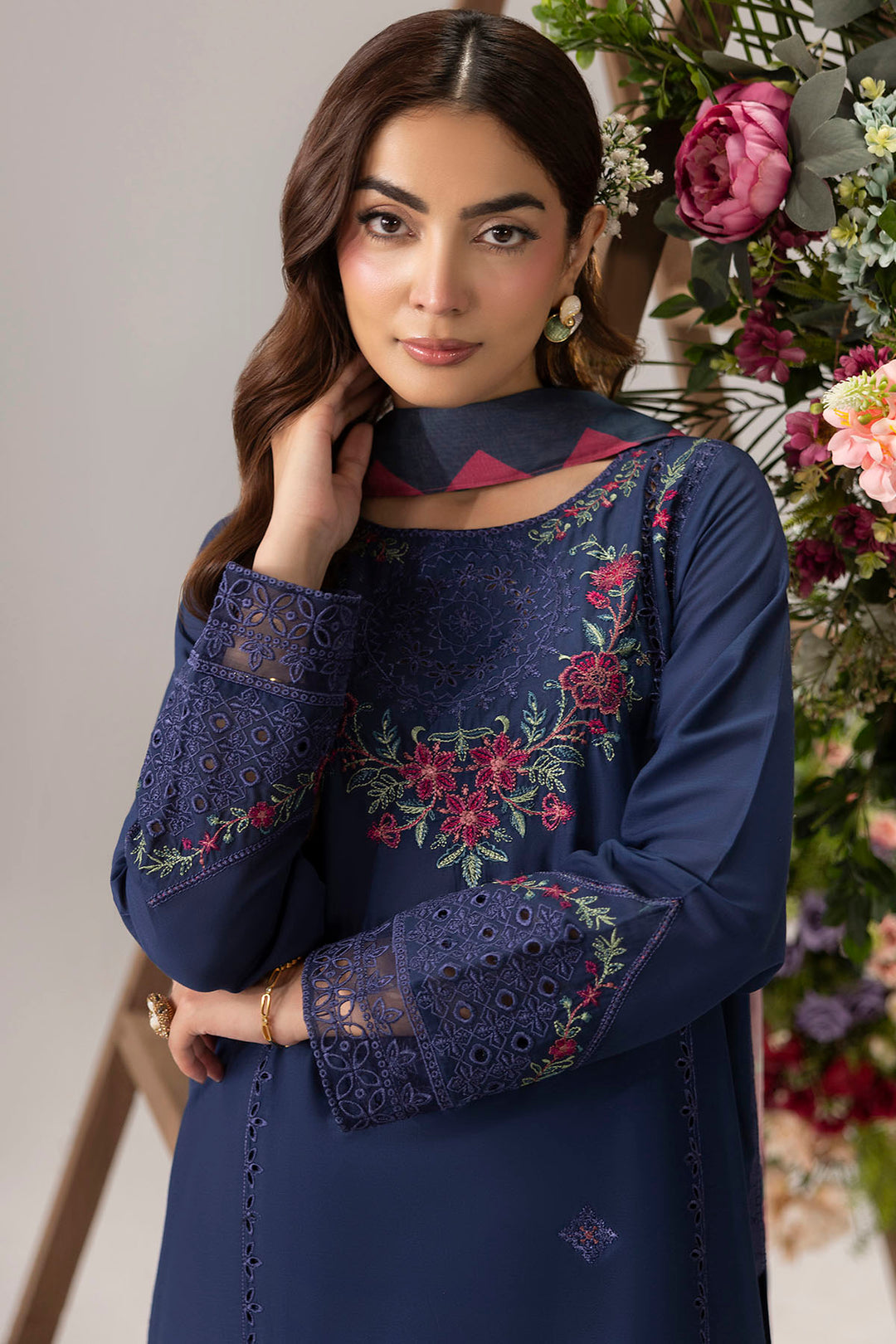 6109-QUINCES EMBROIDERED LAWN UNSTITCHED