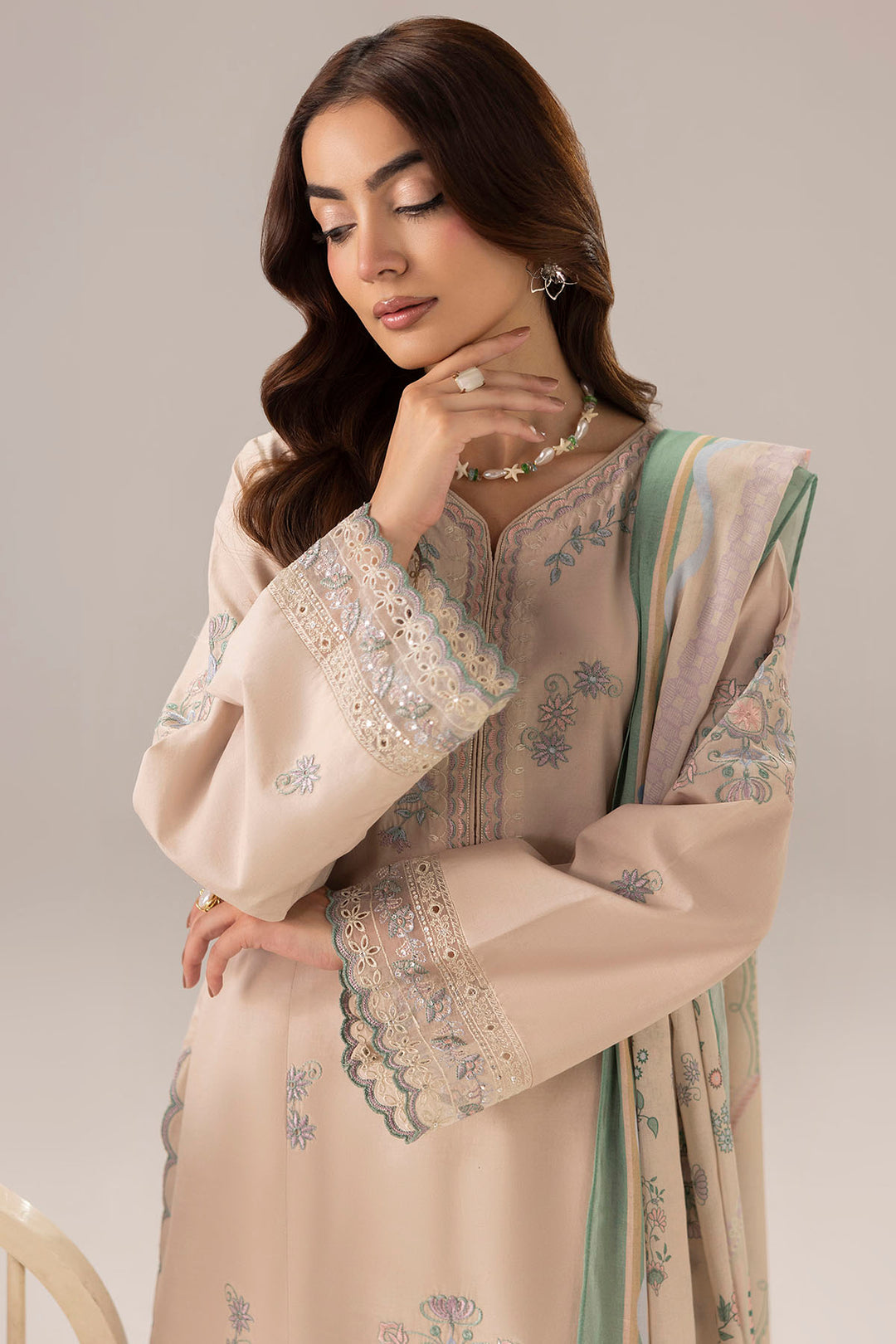 6111-POMPELMO EMBROIDERED LAWN STITCHED
