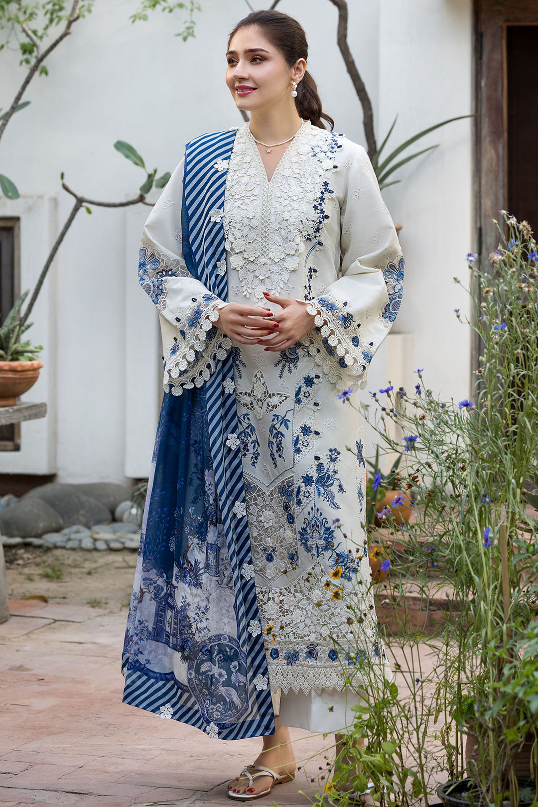 6118-LIGRIA EMBROIDERED LAWN STITCHED