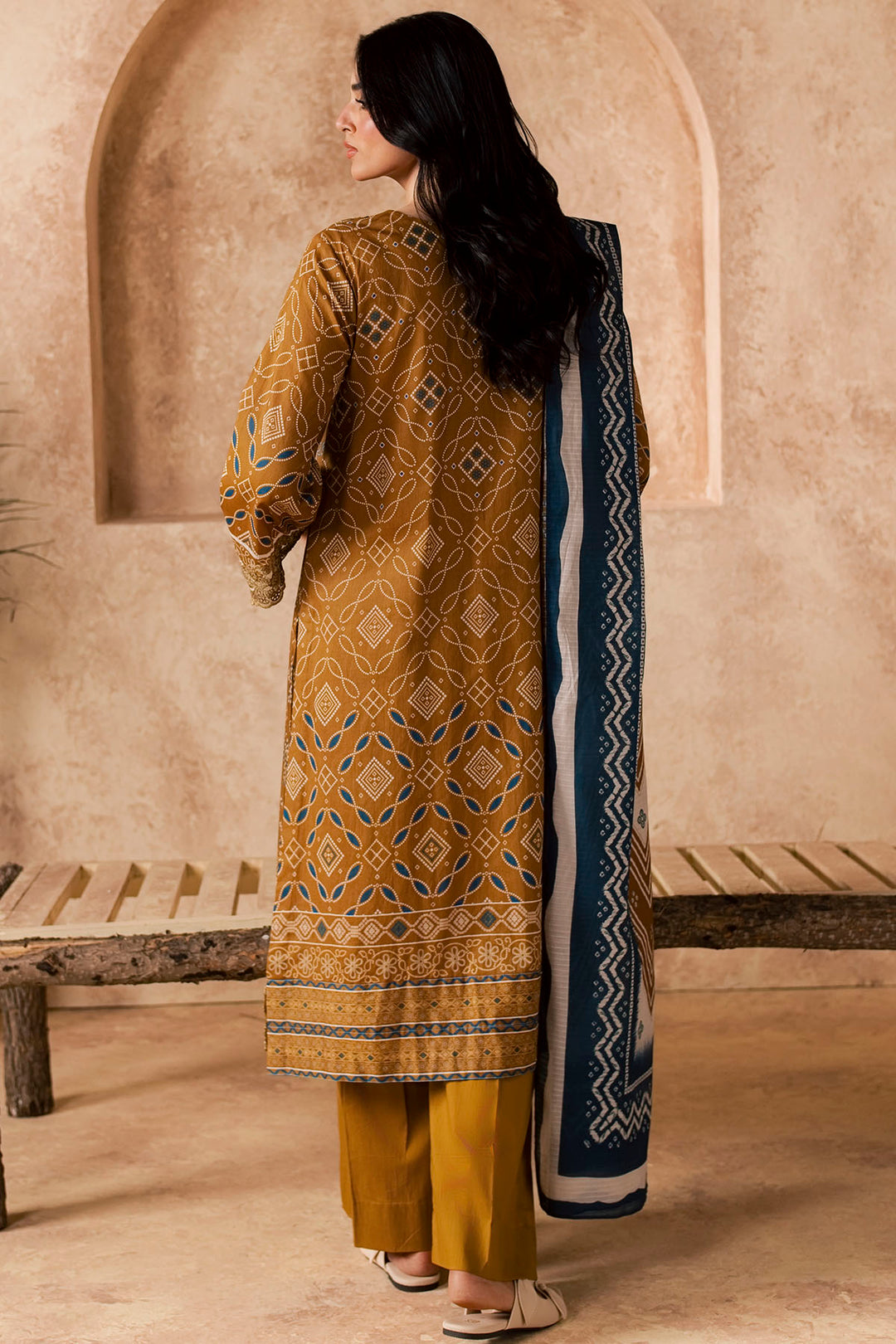 6161-FILA EMBROIDERED LAWN UNSTITCHED
