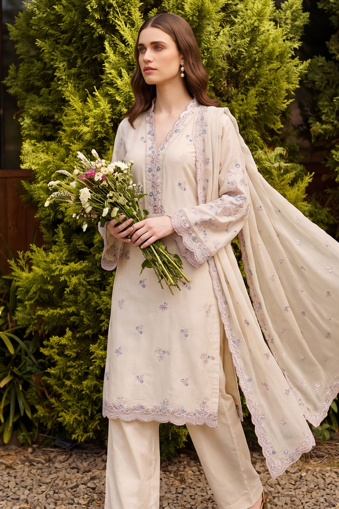 6173-SOPHIA EMBROIDERED CAMBRIC STITCHED