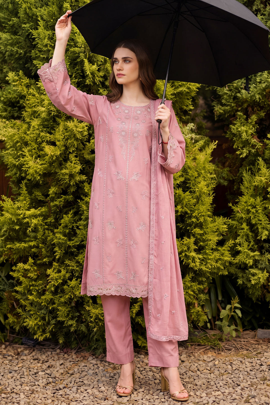 6179-AIRA EMBROIDERED CAMBRIC STITCHED